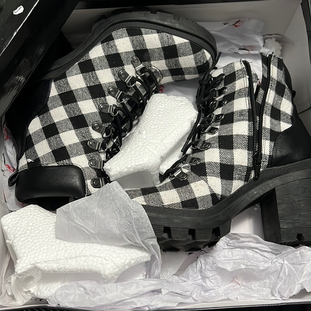 Cute New York and company boots!